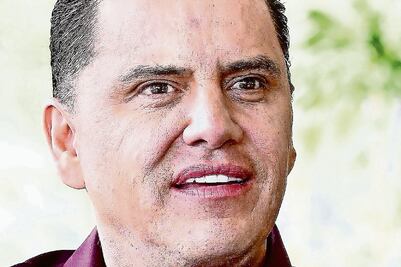 Reaparece ex gobernador con foto de Joan Sebastian