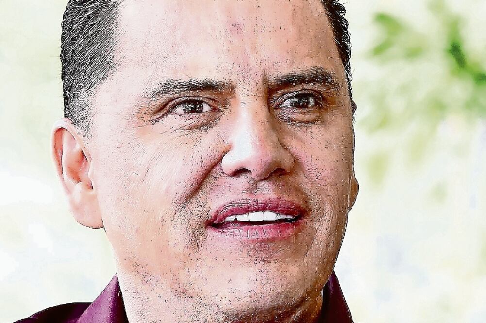 Reaparece ex gobernador con foto de Joan Sebastian