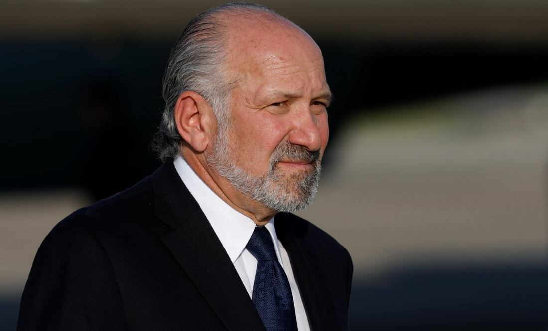 El secretario de Comercio, Howard Lutnick, se aleja del Air Force One a la llegada del presidente Trump a la Base Conjunta Andrews, Maryland, el martes 15 de julio de 2025. Foto: AP/Archivo