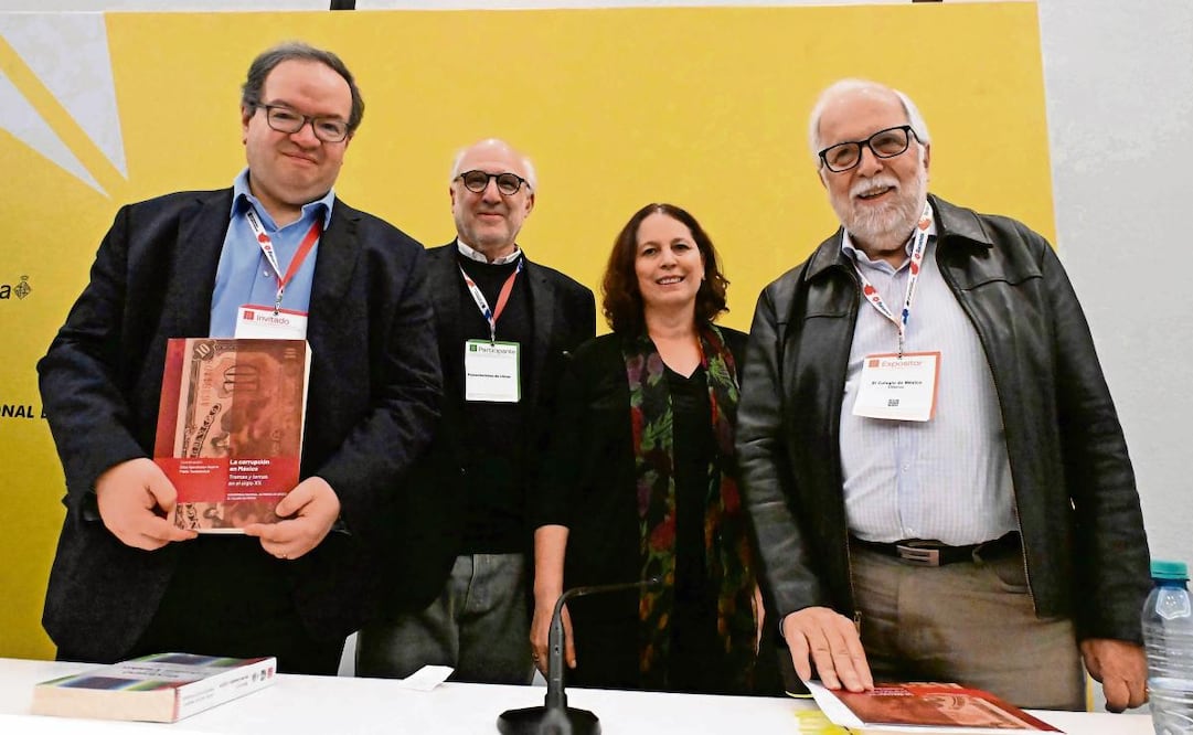 Leonardo Lomelí (izq.), rector de la UNAM, presentó el libro La corrupción en México. Tramas y temas en el siglo XX en la FIL de Guadalajara. Foto: Especial