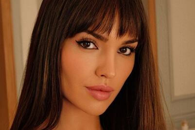 Eiza González pasea por San Miguel en skinny y botas militares