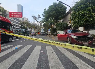 Mujer muere en choque en Insurgentes; conductor presuntamente ebrio habría provocado el accidente
