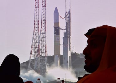 Despega primera misión espacial árabe desde Japón hacia Marte