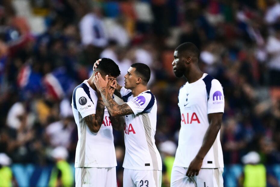 Tottenham en lamento, tras caer ante el PSG en la Supercopa de Europa - Foto: AFP