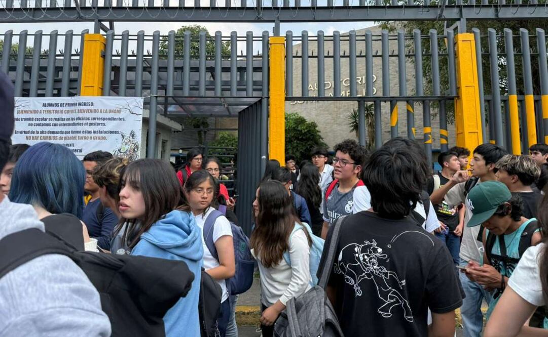 Desalojan a alumnos de Prepa 6, UNAM por amenza de artefacto explosivo; se mantienen suspendidas las clases. Foto: Especial.