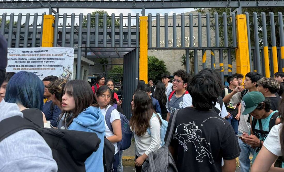 Desalojan a alumnos de Prepa 6, UNAM por amenza de artefacto explosivo; se mantienen suspendidas las clases. Foto: Especial.