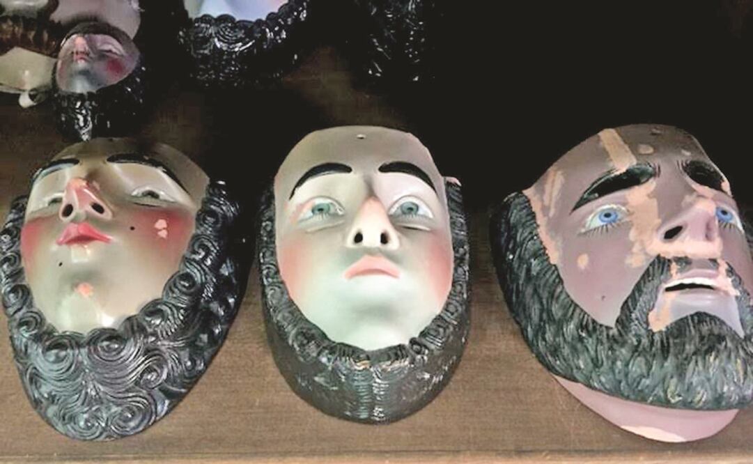 Los artesanos elaboran dos tipos de máscaras: las tradicionales sin barbas y las que se esculpen en maderas. El tiempo que tardan en tallarlas y pintarlas es de hasta tres meses y sus precios van de mil 500 hasta 12 mil pesos. Foto: ALEJANDRA CHÁVEZ