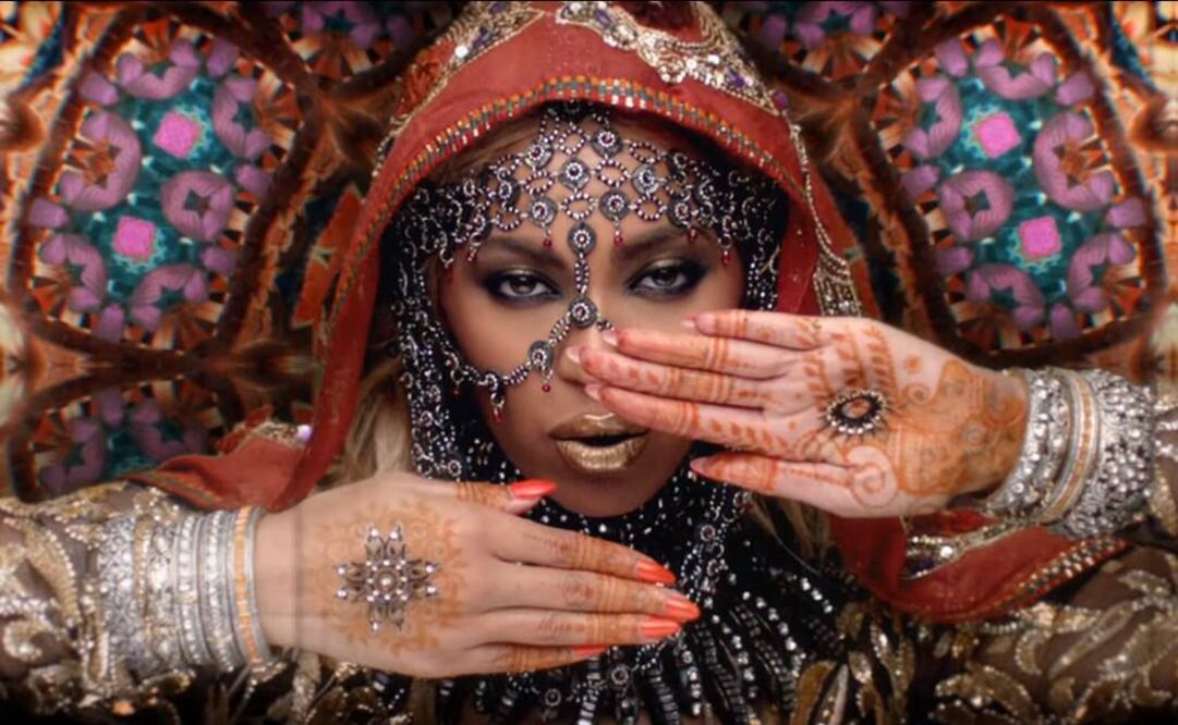 La cantante Beyoncé aparece vestida en un elegante traje de novia típico indio. (FOTO: YouTube)