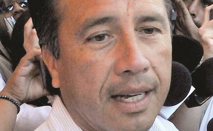 Cuitláhuac gana lo mismo que Yunes y Duarte