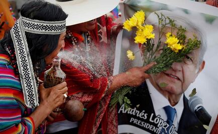 Chamanes peruanos piden por AMLO: "pasará a la historia por su forma de gobernar", dicen