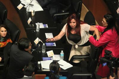 Se confrontan Barbosa y Sansores por transparencia