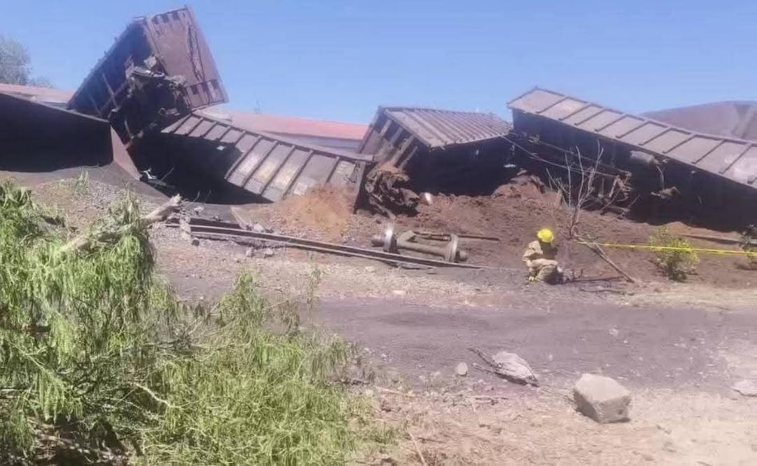 Descarrilamiento de tren de carga en Tepezalá, Aguascalientes, deja un muerto y 7 lesionados; la mayoría son extranjeros.
Foto: Especial.