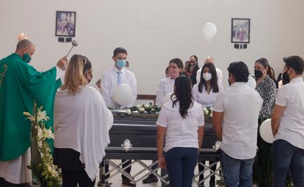 Con una misa, Grettell Valdez se despide de su padre