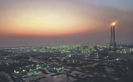 El barril de crudo europeo llega a 103.42 dólares, récord de 4 años