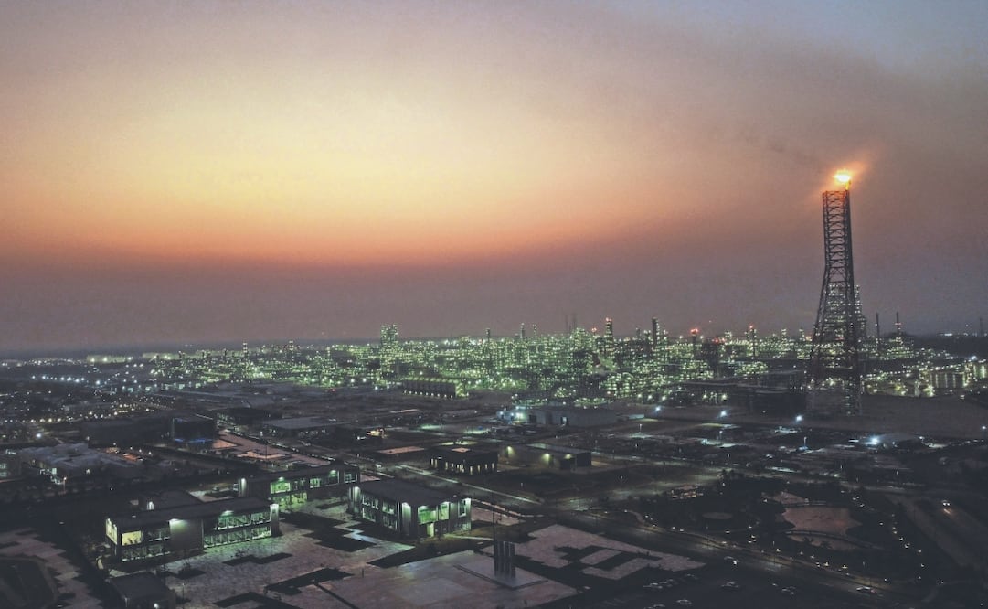 La refinería Olmeca en Dos Bocas, Tabasco. Pemex vendió ayer el barril de crudo en 92.63 dólares. Foto: Yuri Cortez/  AFP