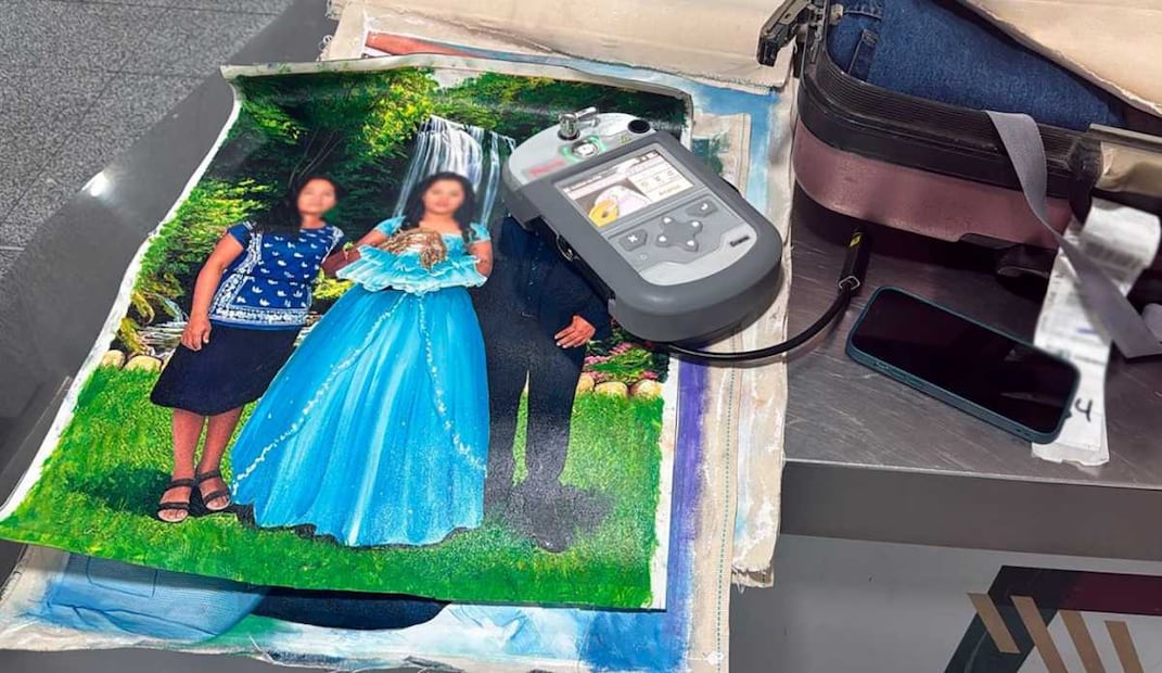 Autoridades detectaron posible cocaína entremezclada con pintura en el Aeropuerto Internacional de la Ciudad de México (AICM). Foto: Especial