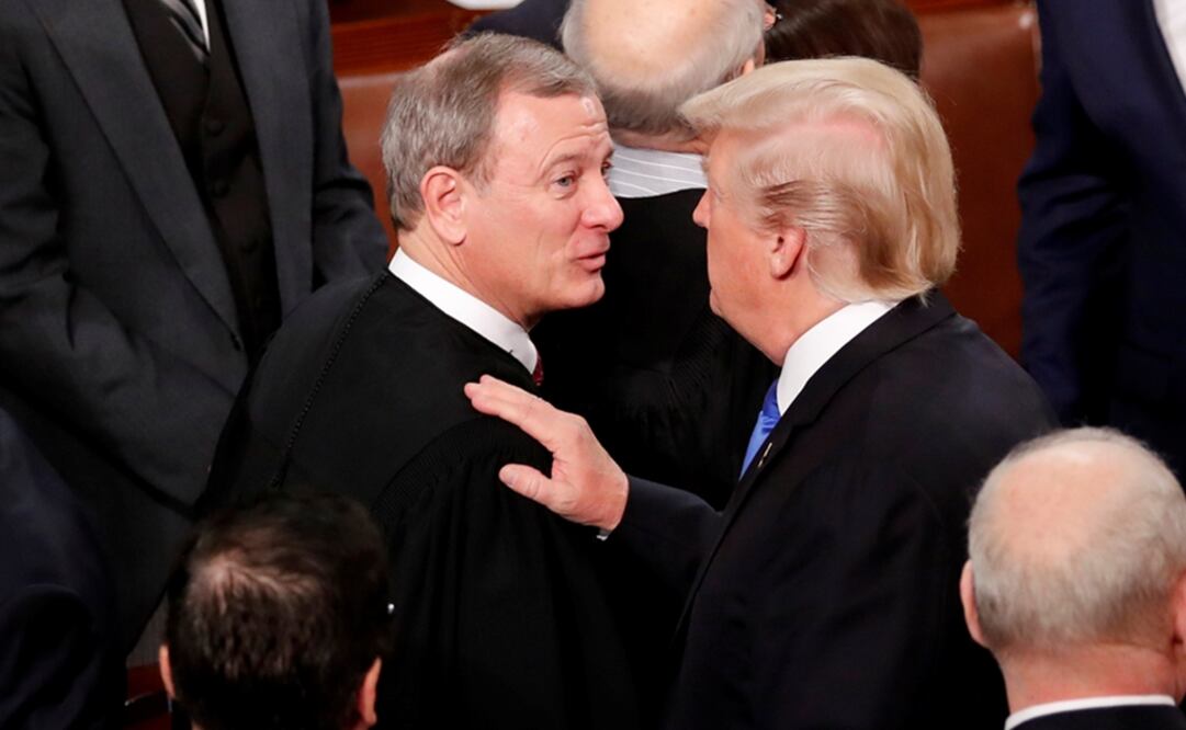 El magistrado presidente John Roberts (izquierda) y cuatro jueces liberales votaron el viernes en contra de la petición del gobierno. Foto: Reuters 