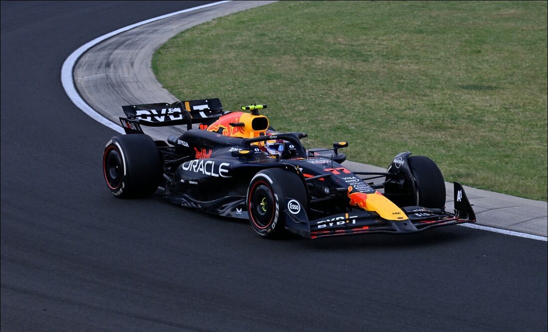 Checo Pérez remontó hasta el séptimo puesto en el GP de Hungría - Foto: AP