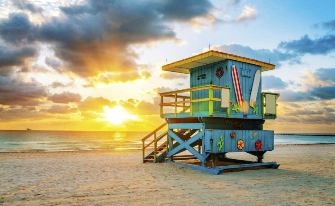 Torres salvavidas, diseñadas por el arquitecto William Lane. (Foto: Cortesía de la Oficina de Convenciones y Visitantes de la Gran Miami)