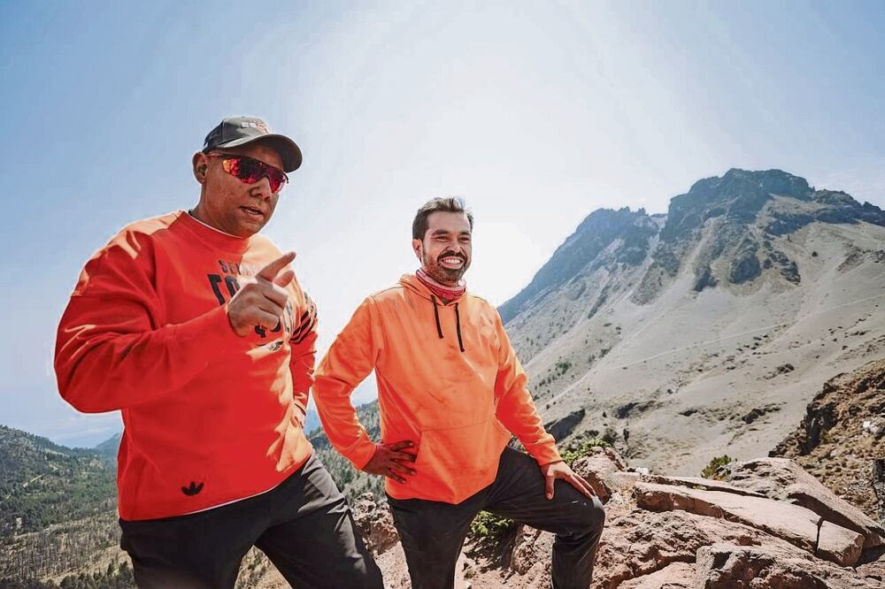 Durante su visita a Colima, el abanderado naranja realizó un recorrido en el Parque Nacional Nevado de Colima Foto: Especial