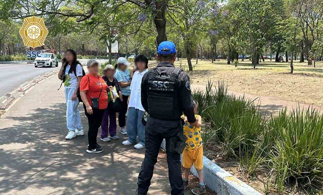 La madre del pequeño llegó el sitio quien, tras ser reconocida por el pequeño. Foto: Especial