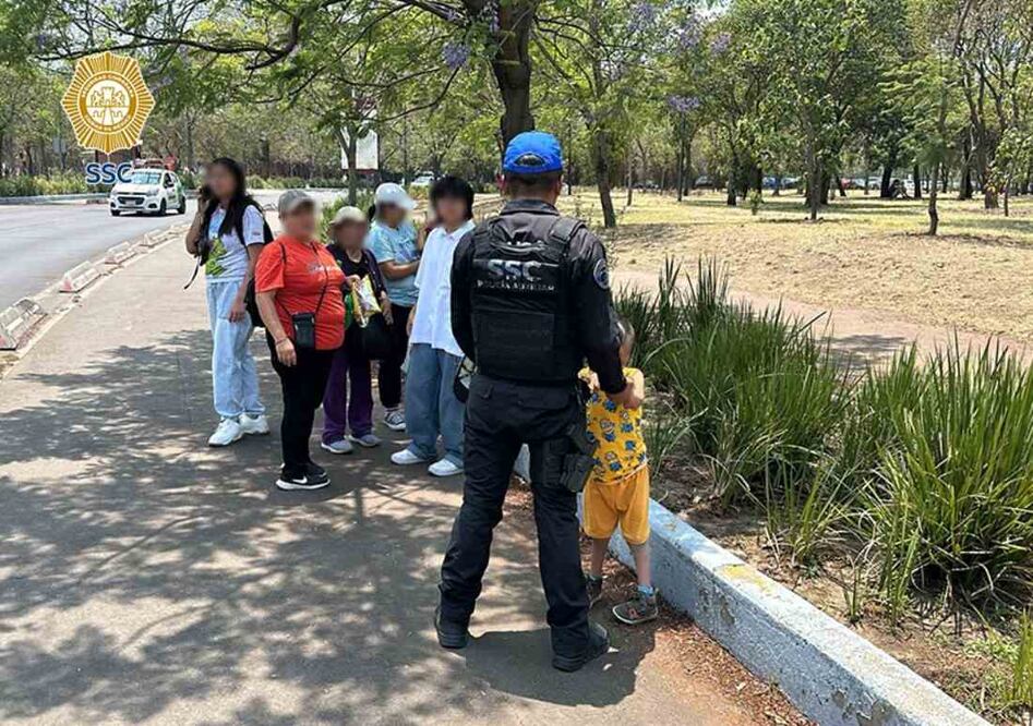 La madre del pequeño llegó el sitio quien, tras ser reconocida por el pequeño. Foto: Especial