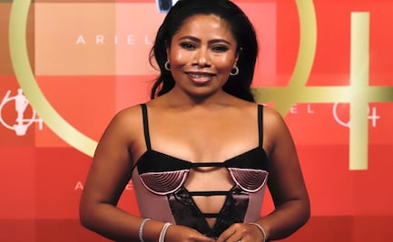 Yalitza Aparicio aparece en la alfombra roja de los Premios Ariel para hablar de sus proyectos