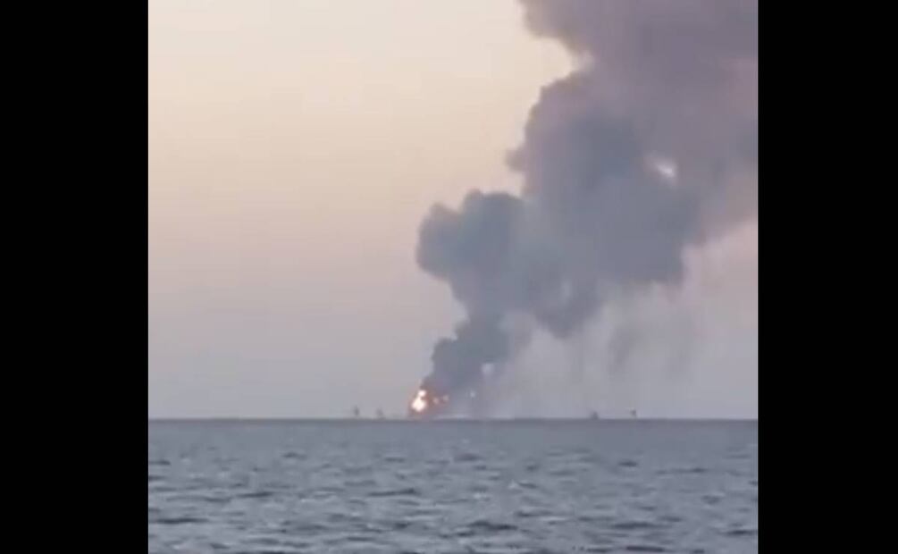 Reportan incendio en plataforma de Pemex en Campeche. Foto: Captura de pantalla