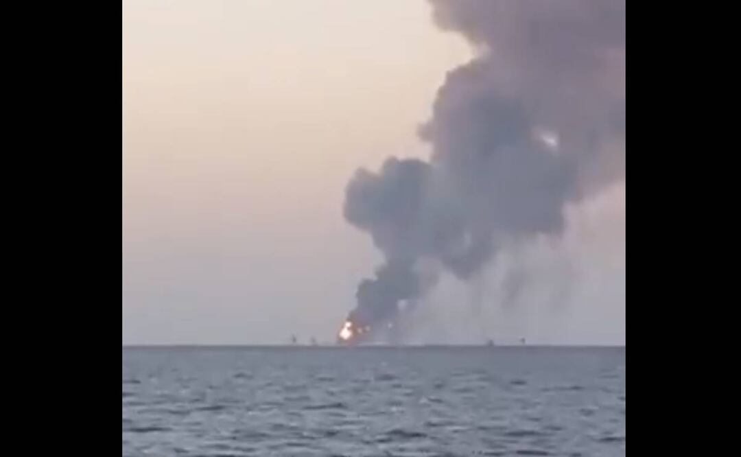 Reportan incendio en plataforma de Pemex en Campeche. Foto: Captura de pantalla