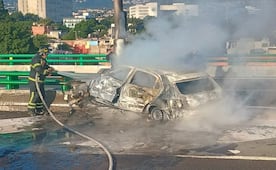 Muere automovilista tras chocar e incendiarse en el Segundo Piso de Periférico; accidente provoca movilización en Tlalpan