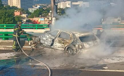 Muere automovilista tras chocar e incendiarse en el Segundo Piso de Periférico; accidente provoca movilización en Tlalpan