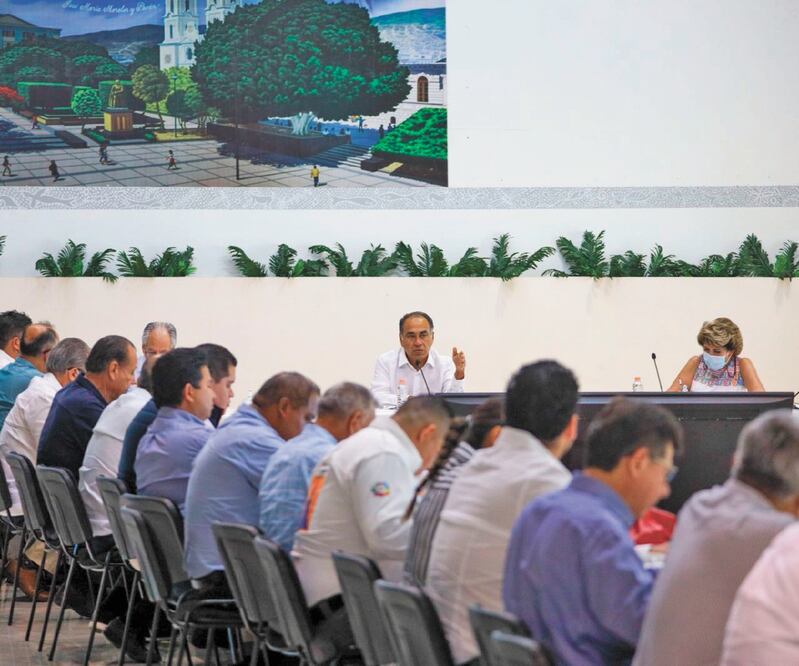 El gobernador Héctor Astudillo se reunió en la Sala de la República en la Casa Guerrero con su gabinete legal y ampliado. Foto: Especial