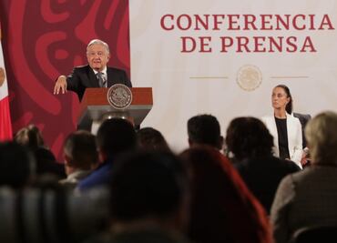 Conservadores consideran que usuarios de Twitter son más preparados y los del "Face" más del pueblo: AMLO