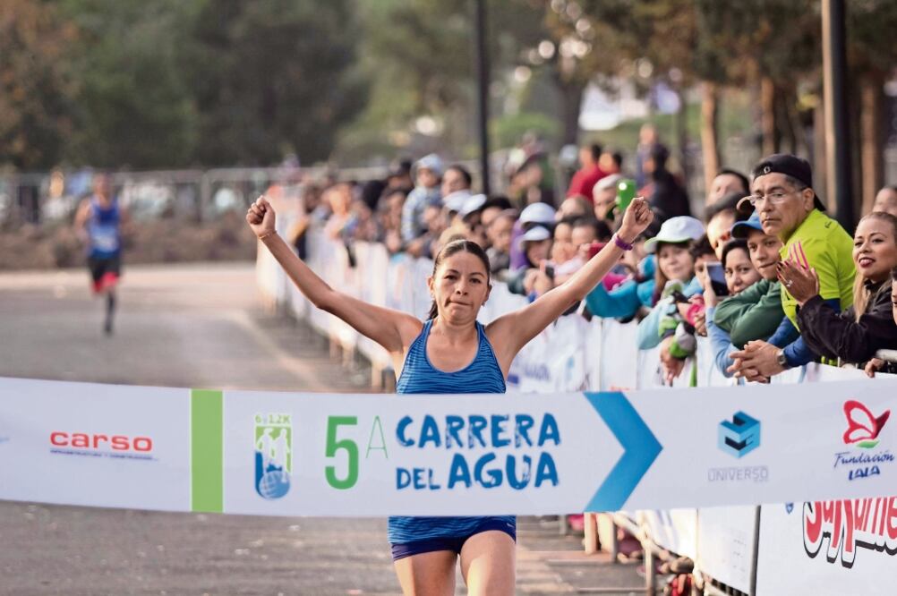 La quinta Carrera del Agua se efectuó en las inmediaciones de la segunda sección del Bosque de Chapultepec y contó con más de 4 mil 500 participantes. (GALO CAÑAS. CUARTOSCURO)