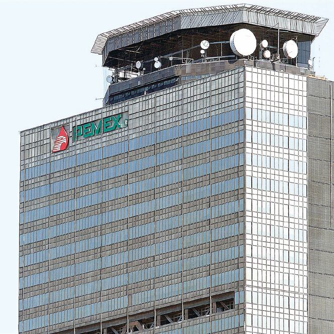 Consecuencias. La baja de la calificación crediticia a Pemex muestra el cuestionamiento a las decisiones políticas del nuevo gobierno, dijo el CEESP. ARCHIVO EL UNIVERSAL