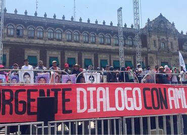 Padres de los 43 normalistas desaparecidos ya no esperan que AMLO resuelva el caso