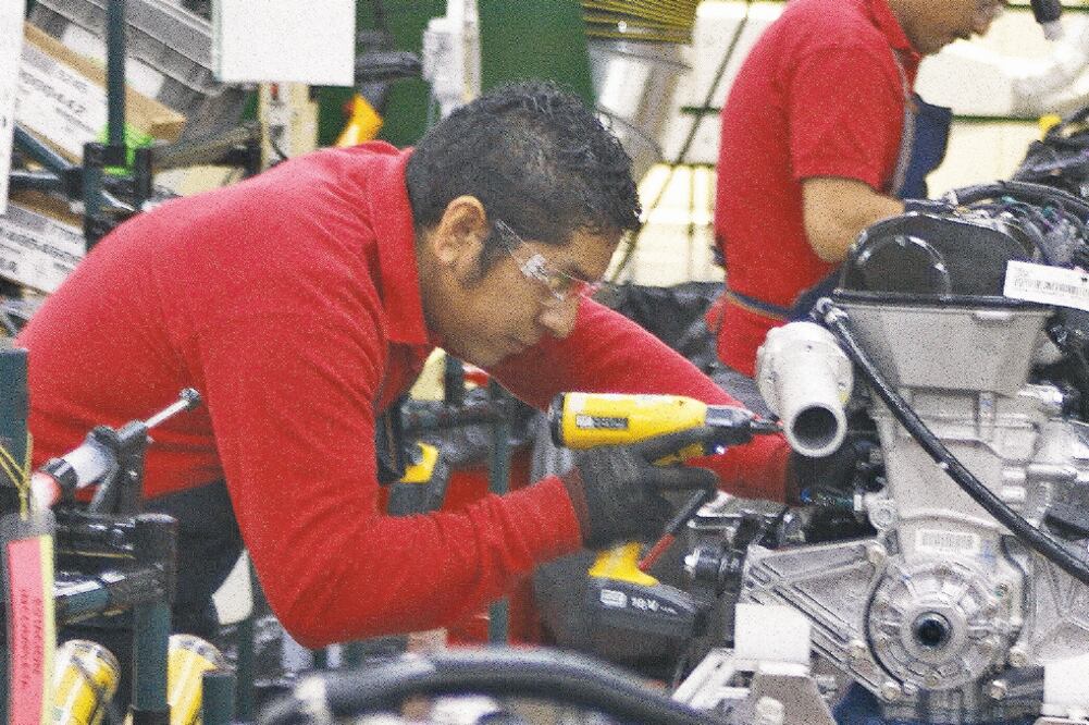Crecimiento. La creación de puestos de trabajo en los últimos 12 meses acumula 824 mil 91 puestos, una tasa anual de 4.5% (ARCHIVO EL UNIVERSAL)