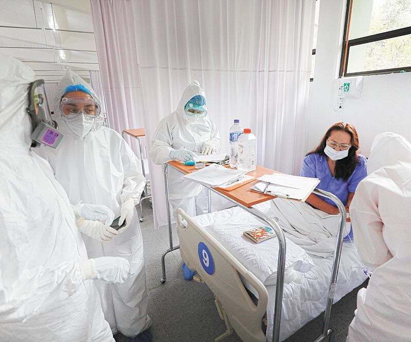 Hasta ayer había mil 323 personas hospitalizadas en el estado, la cifra más alta en lo que va de la pandemia. Foto: AP