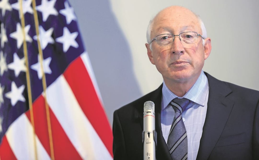 Ken Salazar grabó un video para la cumbre de negocios. Foto: Carlos Ramírez / EFE,
