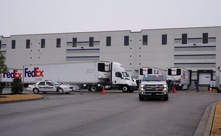 Los primeros camiones con la vacuna de Moderna salen hacia hospitales de EU