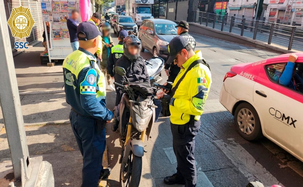 SSC sanciona invasión de carril del Metrobús en Cuauhtémoc; aplican 16 infracciones y remiten motocicletas. Foto: Especial
