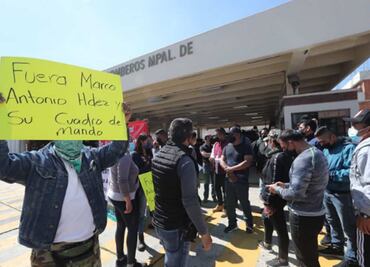 Bomberos y personal de Protección Civil protestan por mejoras laborales en Toluca