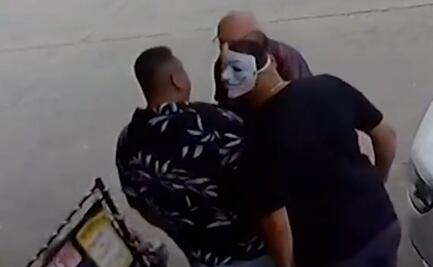 Policía jubilado asesina a vecino tras discusión navideña en Argentina; “es más bueno que el pan”, lo defiende su esposa