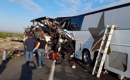 Suman 30 lesionados y 16 fallecidos por choque de autobús y dos trailers en Sonora