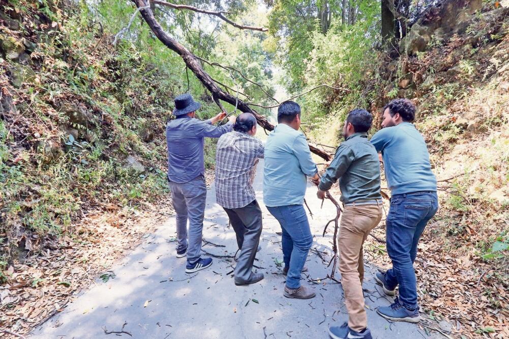 En un recorrido se observó el deterioro en que se encuentran las rutas de evacuación de las Juntas Auxiliares de San Martín Zacatempan y Guadalupe Cuilotepec ante una contingencia mayor de Don Goyo, lo que dificultaría el desalojo de los pobladores.
