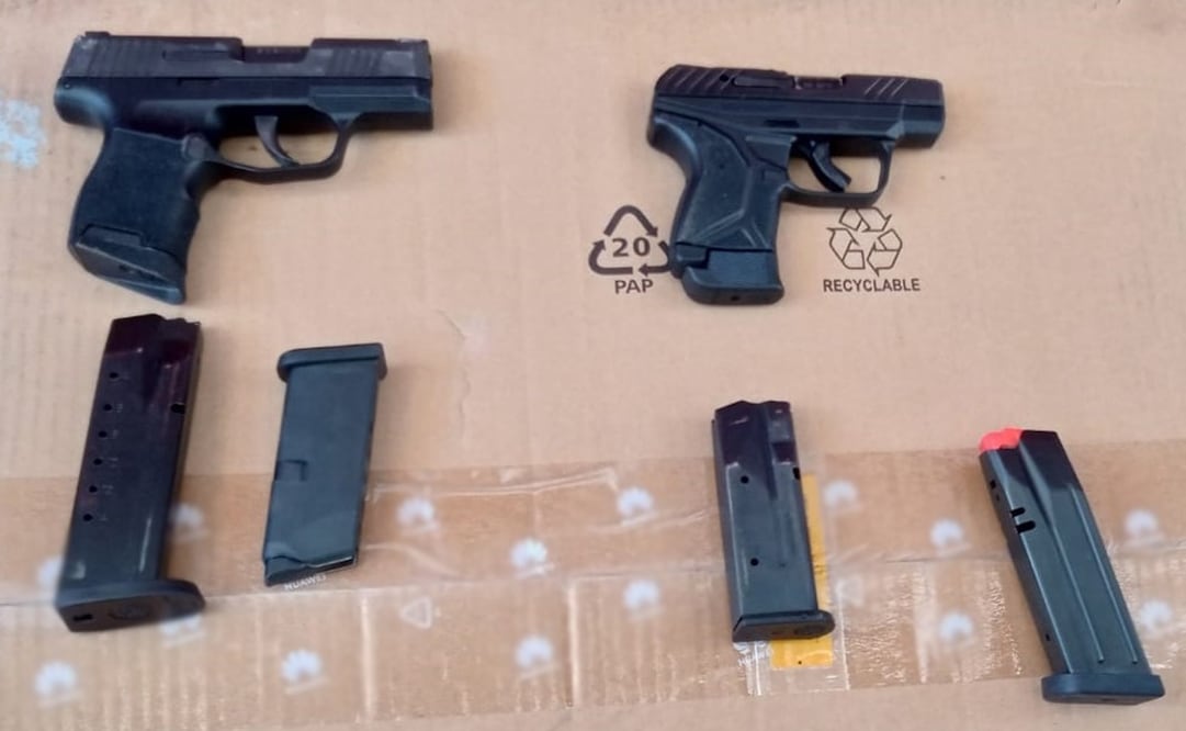 A bordo del vehículo viajaban tres estadounidenses, dos mujeres y un hombre, y dos de origen mexicano, una mujer y un hombre, todos fueron detenidos. Foto: Guardia Nacional