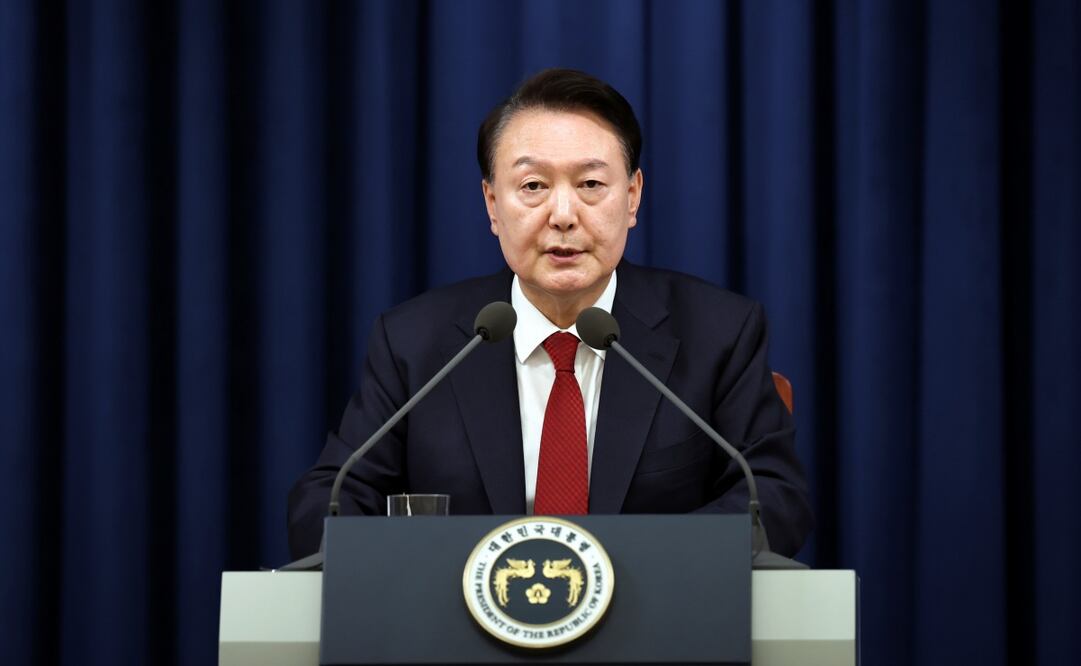 El presidente surcoreano, Yoon Suk Yeol, habla en una rueda de prensa de la oficina presidencial en Seúl, Corea del Sur, el martes 2 de diciembre de 2024. Foto: AP