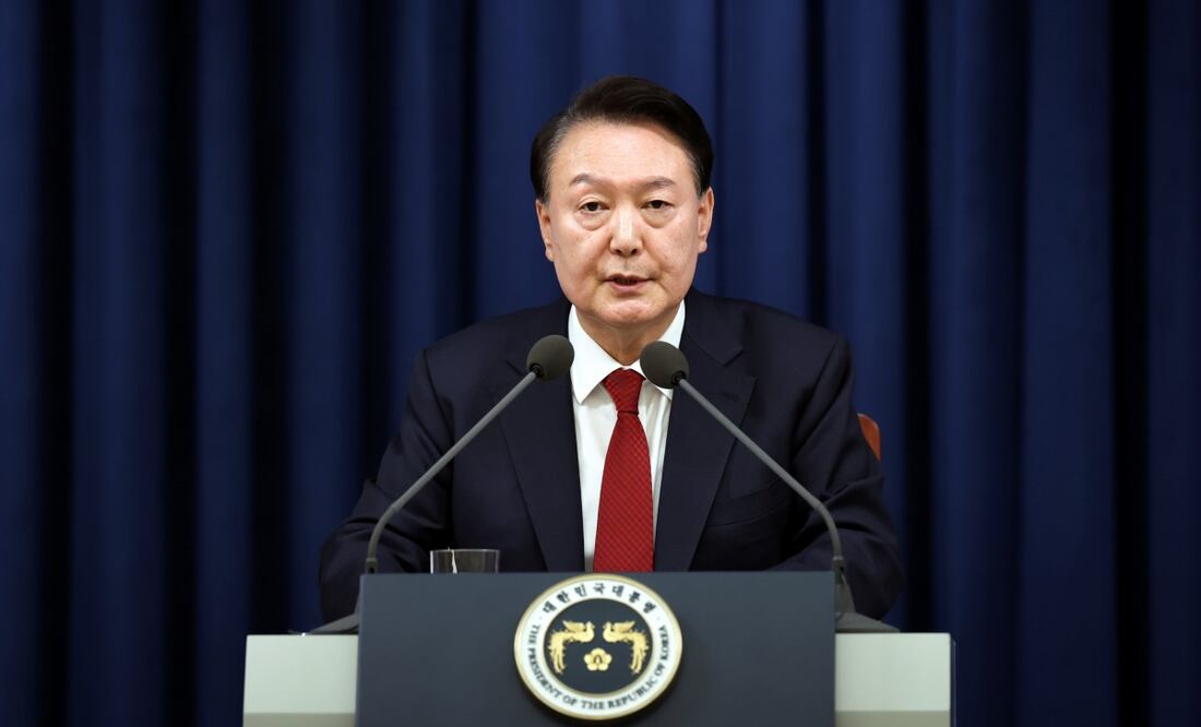 La policía declaró que estudiará la posibilidad de imponer una prohibición de viajar al presidente Yoon para investigarle por cargos relacionados con su efímera declaración de la ley marcial. Foto: AP/Archivo