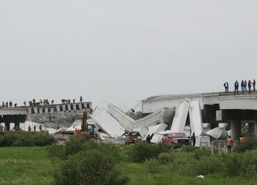 Tras sismo se desploma puente de la autopista Pirámides-Texcoco