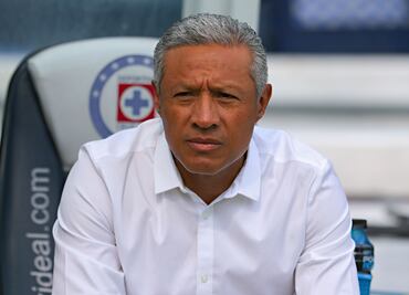 Morelia ratifica a Roberto Hernández un año más